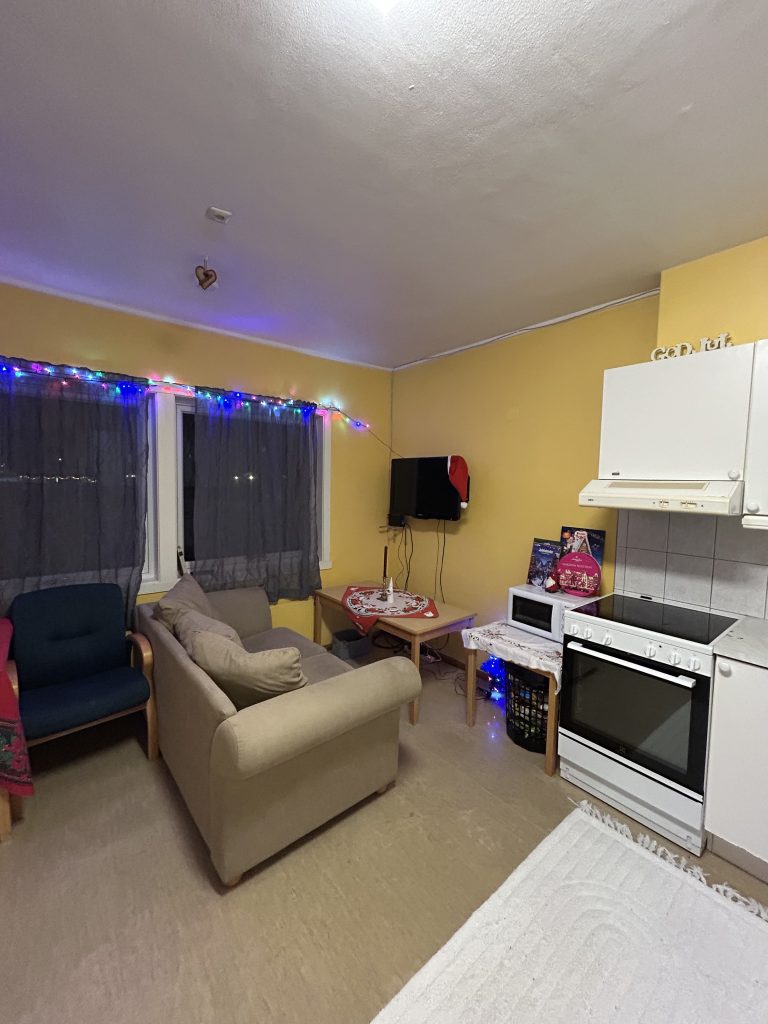 Bilde av fellesareal ved kjøkken inne på elevheim