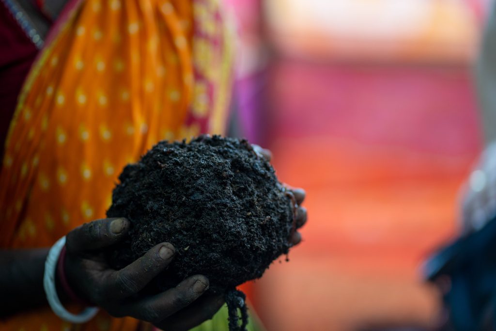 En jordklump som holdes oppe